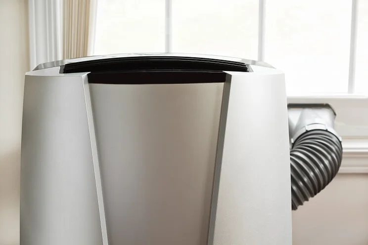 portable heat pump air conditioner with exhaust hose sticking out window