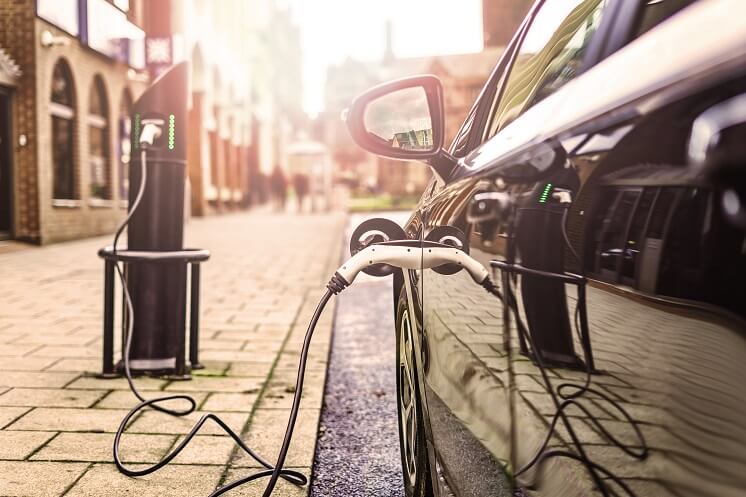 ev car charging on uk street