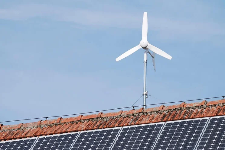 Roof-mounted wind turbine