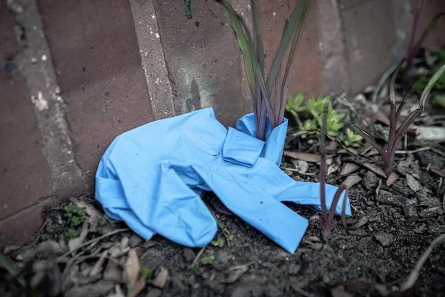 Littered Glove