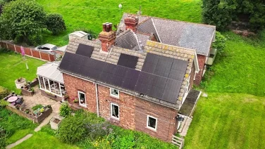 Solar Fast - Solar panels on a grey roof