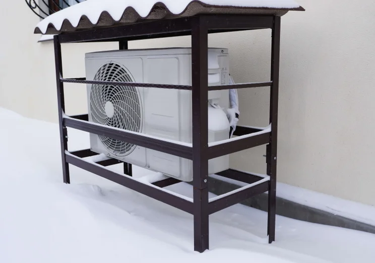 heat pump in the snow