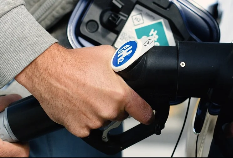 Man refuelling car with hydrogen fuel