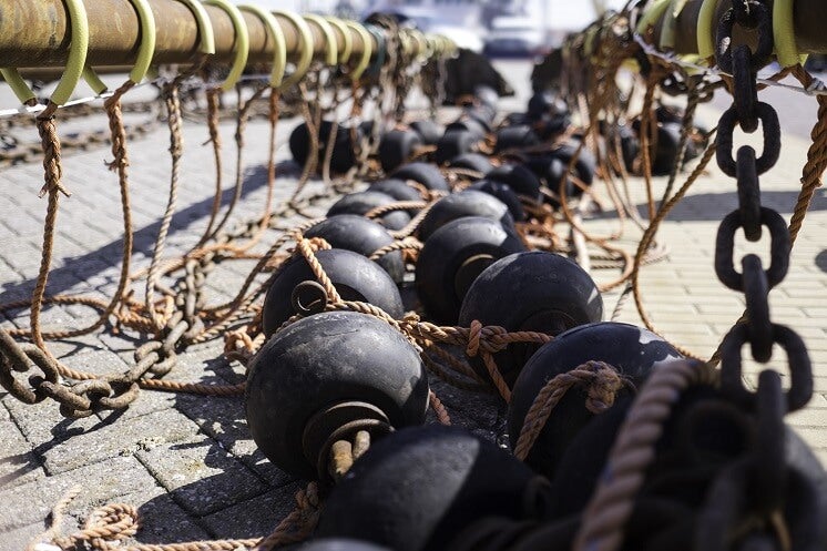 Weighted bottom trawling nets