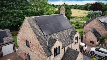 Solar Fast - 12 solar panels on a roof