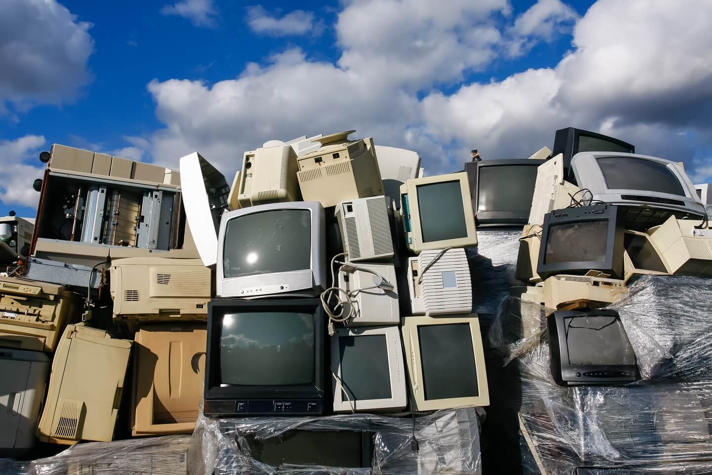electronic waste in landfill