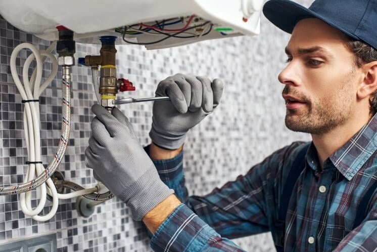 man fixes glow-worm boiler