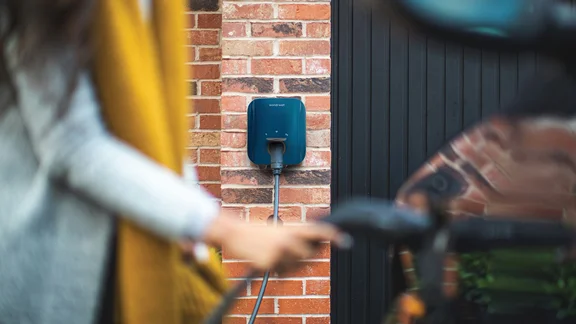 Fully integrated with Wondrwall HEMS, the charger is tariff-aware